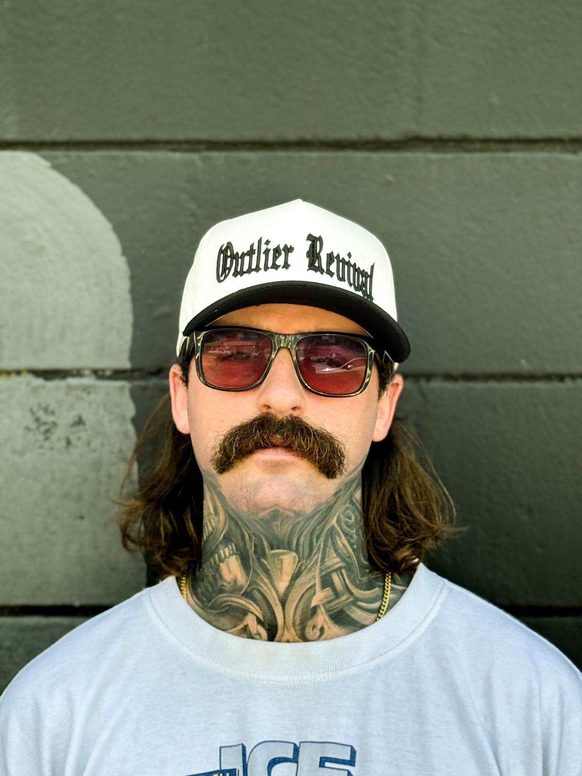 Old English Hat - White/Black