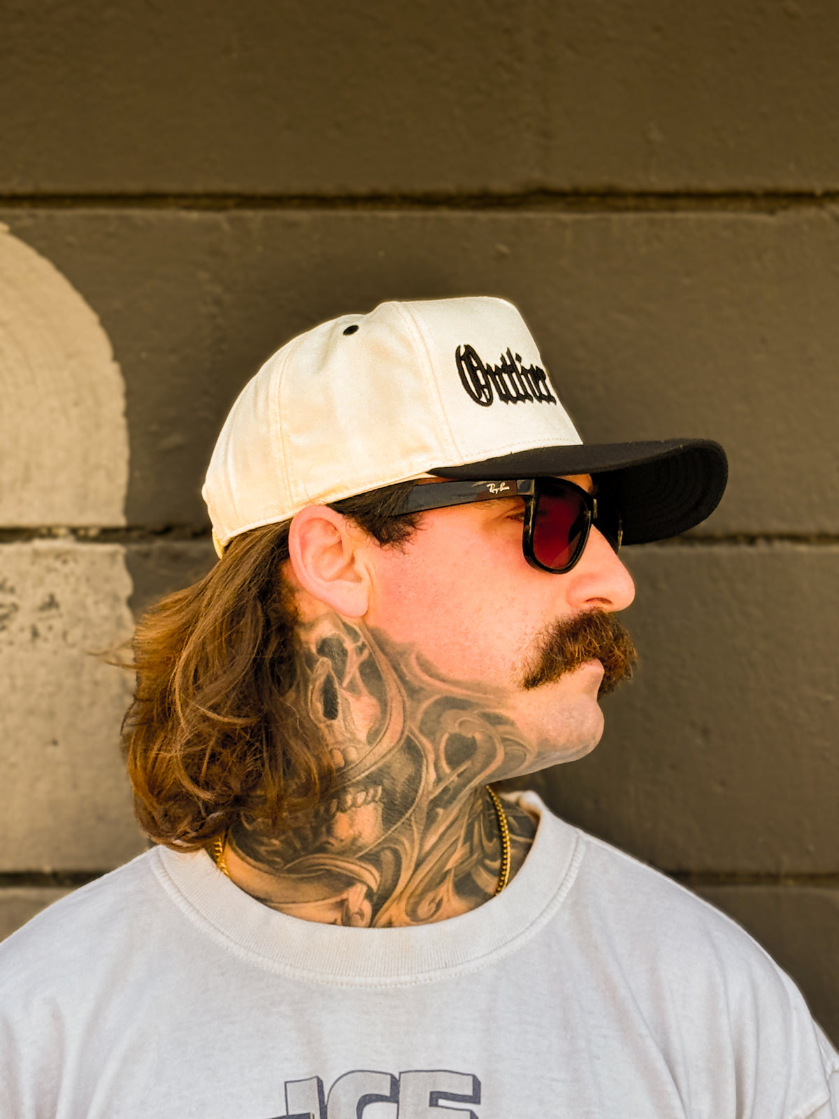 Old English Hat - White/Black