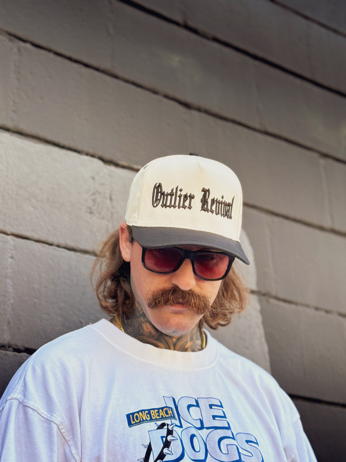 Old English Hat - White/Black